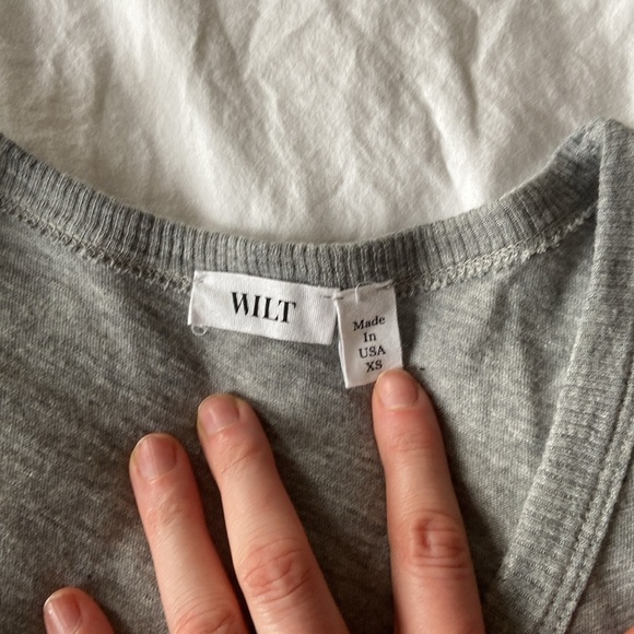 Wilt 3/4 Sleeve V-Neck Shirttail Tee w/Raw Hem Top - Picture 7 of 9